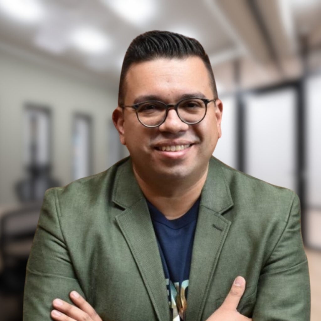 Pablo E. Urias Johnson, Gerente Comercial de SES4 en Guatemala